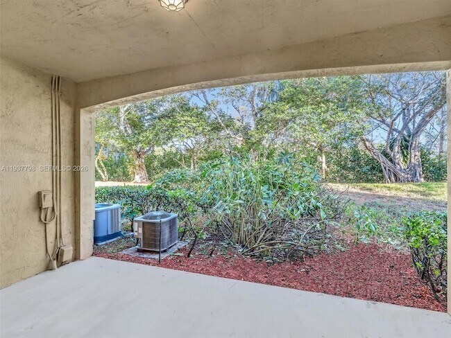 3873 Tree Top Dr in Weston, FL - Building Photo - Building Photo