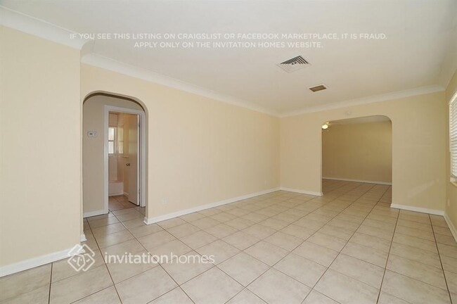 350 McArthur Ave in Sarasota, FL - Foto de edificio - Building Photo