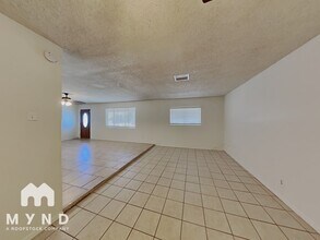 5619 N 61st Cir in Glendale, AZ - Building Photo - Building Photo