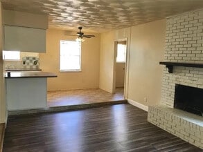 2613 Laramie St in Irving, TX - Building Photo - Building Photo