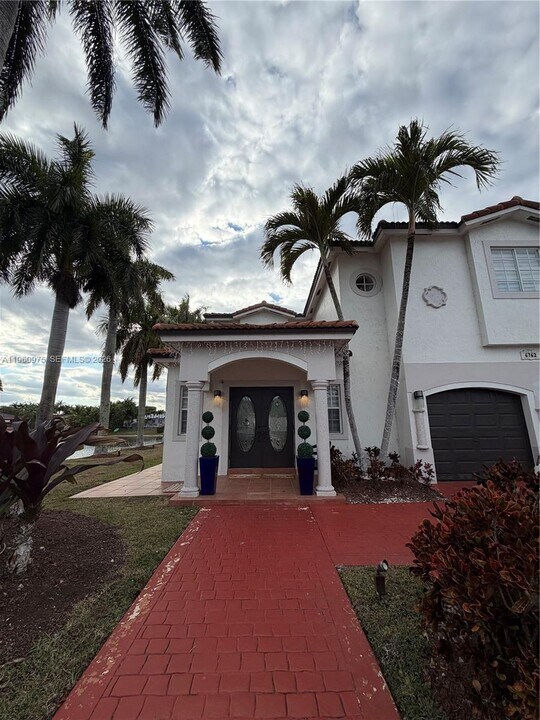 6762 SW 157th Ct in Miami, FL - Building Photo