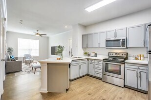 12840 W Houston Center Blvd in Houston, TX - Building Photo