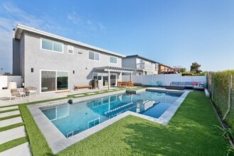 1881 Parkview Cir in Costa Mesa, CA - Building Photo - Building Photo