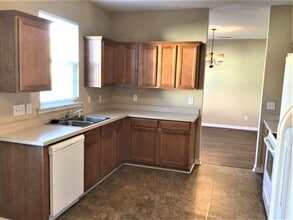 6140 Glen Way Dr in Winston-Salem, NC - Foto de edificio - Building Photo