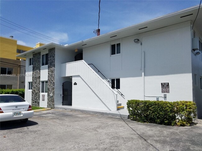 35 SW 21st Ave in Miami, FL - Building Photo - Building Photo