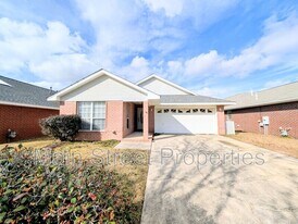 28 Easton St in Cantonment, FL - Building Photo