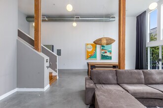 4215 Glencoe Ave, Unit 125 in Marina Del Rey, CA - Building Photo - Building Photo