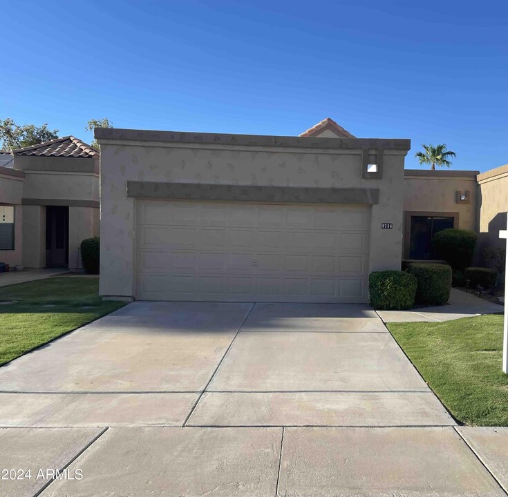 9736 W McRae Way in Peoria, AZ - Foto de edificio