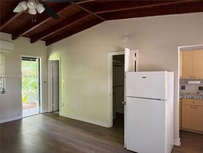 1580 NE 145th St, Unit 1582 in Miami, FL - Foto de edificio - Building Photo