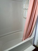 12 Pine St in Rochester, NH - Foto de edificio - Building Photo