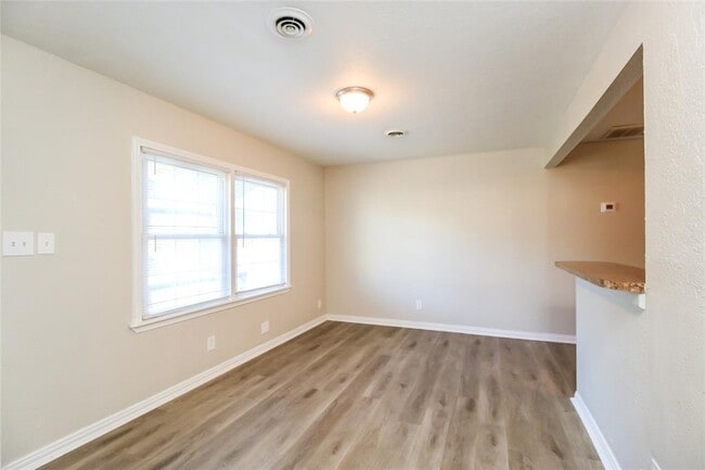 1105 Locust Dr in Midwest City, OK - Building Photo - Building Photo