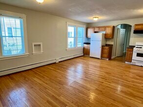 79 Longfellow Ave in Fairfield, CT - Building Photo - Building Photo