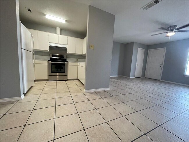 200 Howell St in Florence, TX - Building Photo - Building Photo