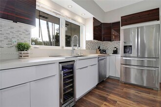 787 NE 87th St in Miami, FL - Foto de edificio - Building Photo