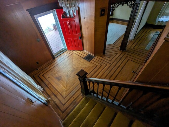 property at 102 N Sullivan St
