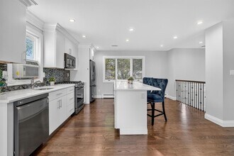 76 Amundsen Ln in New City, NY - Building Photo - Building Photo