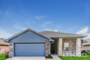 110 Columbia St in Farmersville, TX - Building Photo