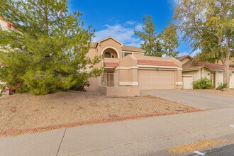 518 E Wescott Dr in Phoenix, AZ - Foto de edificio - Building Photo