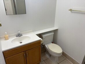 7728 E McKinley St in Scottsdale, AZ - Foto de edificio - Building Photo