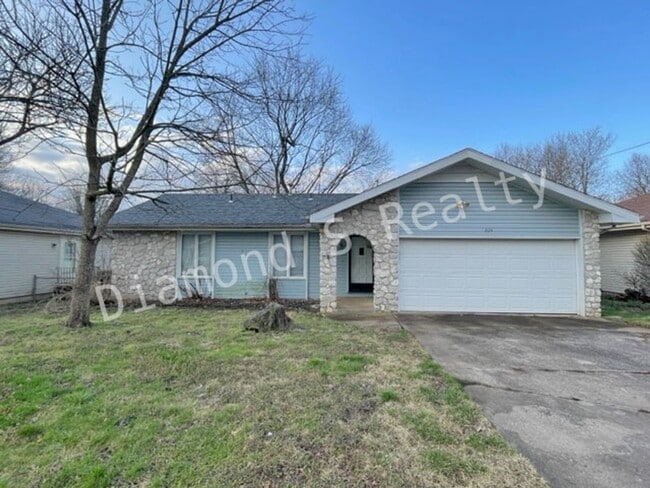 property at 924 W Glenwood St