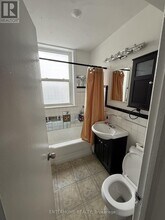 51 Queen St E in Brampton, ON - Building Photo - Building Photo