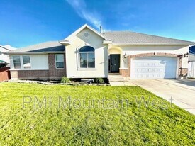 2815 W 1375 N in Layton, UT - Building Photo