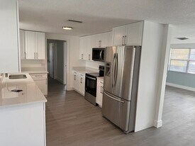 6441 Woodland Ln in New Port Richey, FL - Building Photo