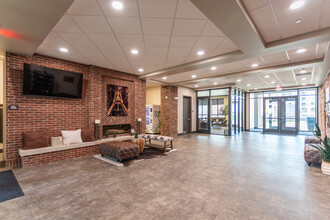 University Hills Village - UHV Building 4 in Sioux Falls, SD - Building Photo - Lobby