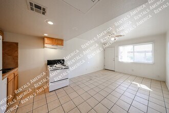 12440 N 20th St in Phoenix, AZ - Building Photo - Building Photo