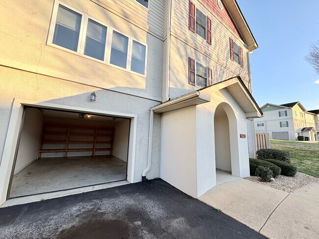 19 Rose Garden Ln in Fishersville, VA - Building Photo - Building Photo