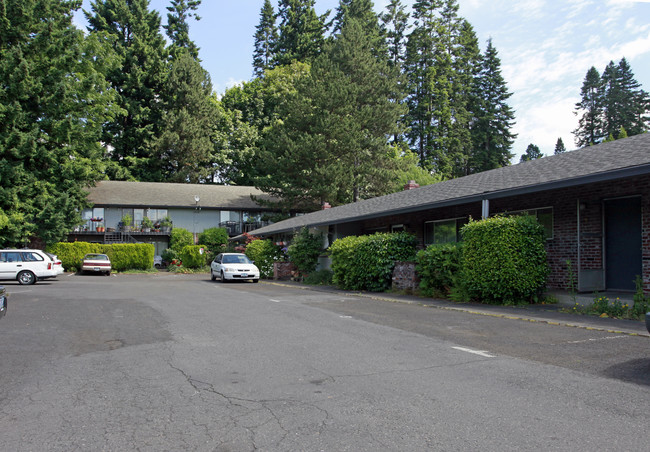 Patio Garden Court in Beaverton, OR - Foto de edificio - Building Photo