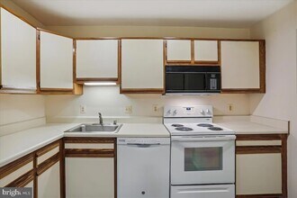 18401 Guildberry Dr, Unit 104 in Gaithersburg, MD - Building Photo - Building Photo