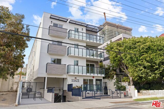 11821 Texas Ave-Unit -102 in Los Angeles, CA - Building Photo