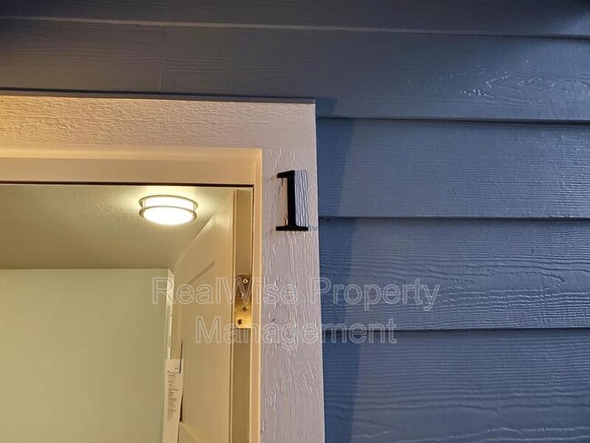 220 Cheryl Ln in Phoenix, OR - Building Photo - Building Photo