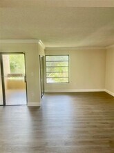 9015 SW 125th Ave in Miami, FL - Foto de edificio - Building Photo