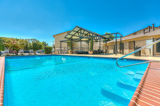 Stadium Oaks Apartments in San Angelo, TX - Foto de edificio - Building Photo