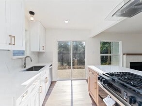 10307 Staghill Dr in Houston, TX - Foto de edificio - Building Photo