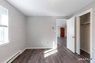 923 W Main St in New Britain, CT - Building Photo - Building Photo