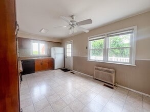 31 Maple Ave in Kings Park, NY - Building Photo - Building Photo