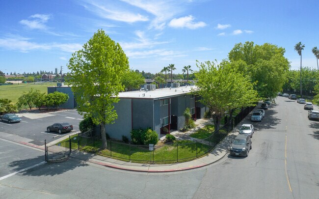 Townhouse Pacifica Apartments