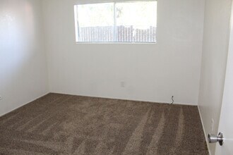 423 N 3rd St-Unit -Apt. B in Porterville, CA - Foto de edificio - Building Photo