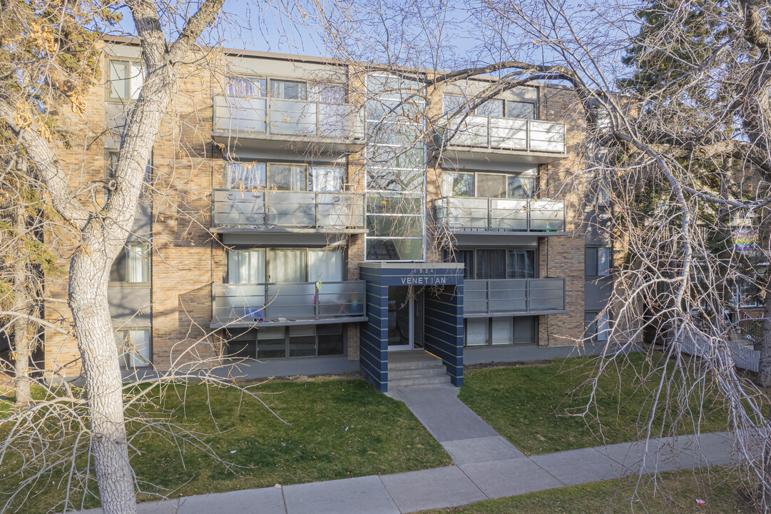 1524 15th Ave SW in Calgary, AB - Building Photo