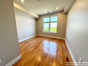 16 Baker Ct, Unit #5 in Boston, MA - Building Photo - Building Photo