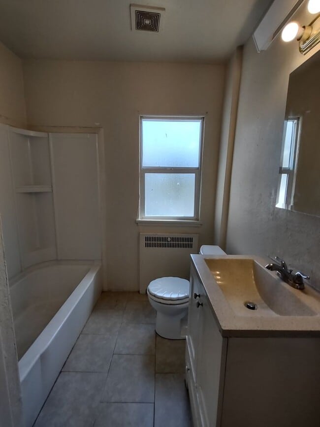 956 E Center St in Pocatello, ID - Building Photo - Building Photo