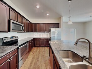 322 Pine Terrace Dr in Ruskin, FL - Building Photo - Building Photo