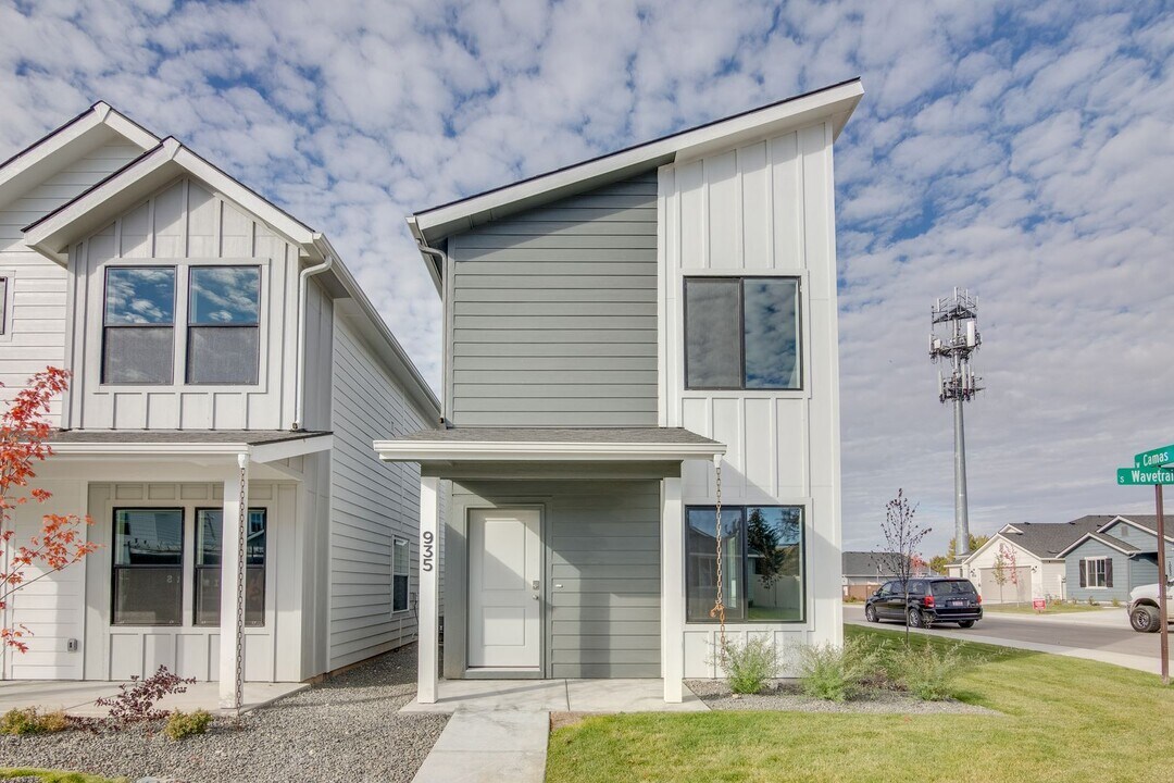 11051 W Crestwater Ln in Boise, ID - Building Photo