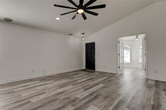 6032 Lanshire Dr in Tampa, FL - Building Photo - Building Photo