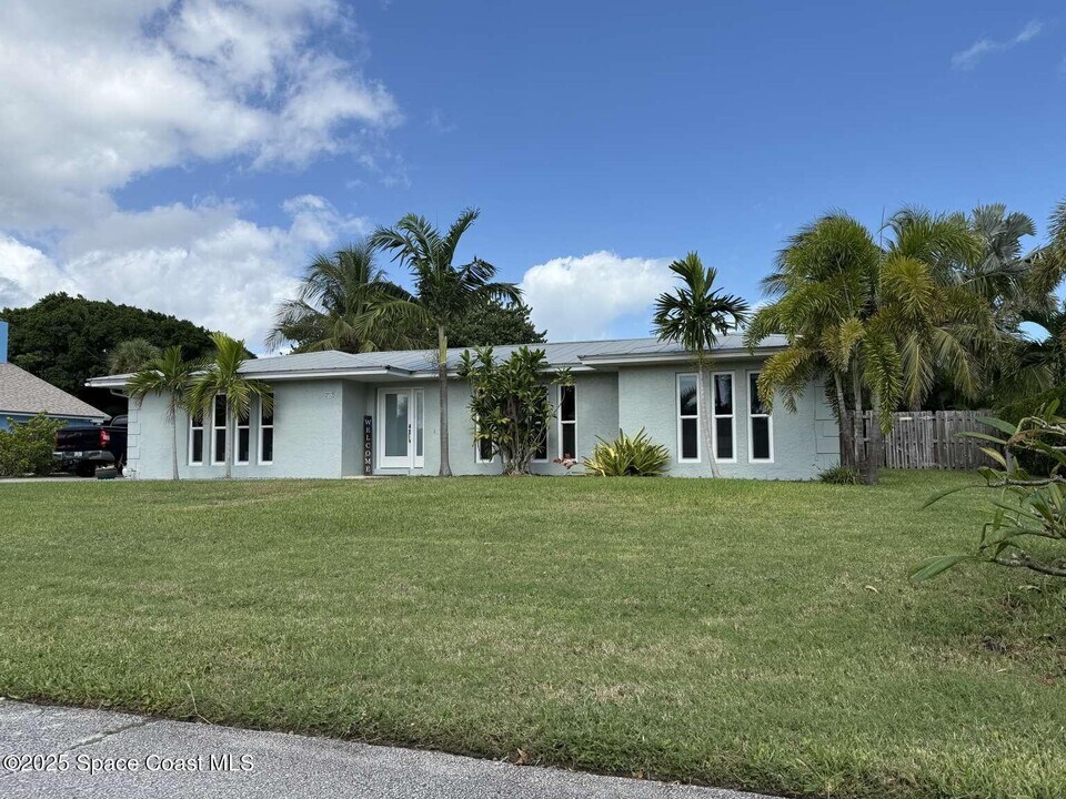212 Fifth Ave in Melbourne Beach, FL - Building Photo
