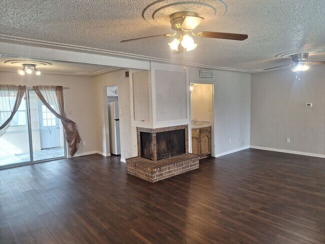 6917 Bennington Dr in Watauga, TX - Building Photo - Building Photo