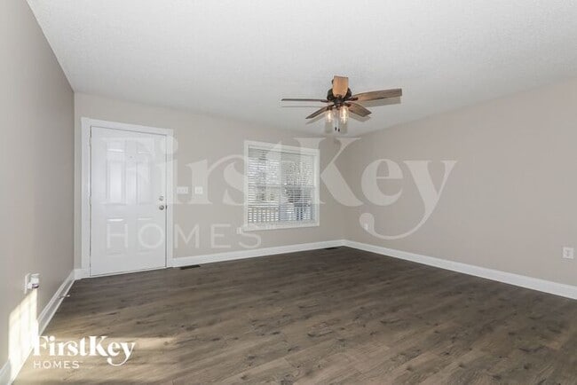 property at 520 Riverglen Dr NW